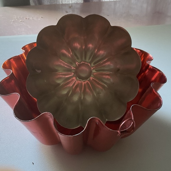 Vintage two copper jello molds- 3 1/2 cups and 2 cups- very decorative - used - Picture 10 of 11